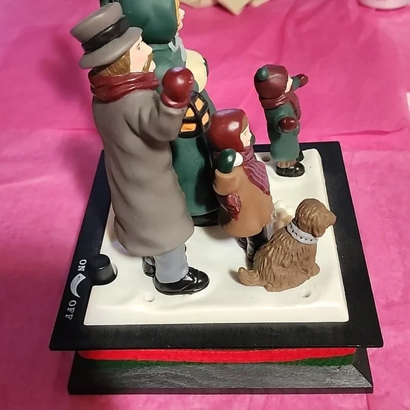 VINTAGE DICKENS 1990 MUSICAL CHRISTMAS CAROLERS SONGS ILLUMINATING HOLLY ST. LI - Picture 7 of 10